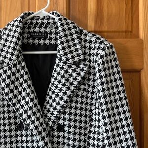 Bagatelle Women's Houndstooth Blazer in Black and White